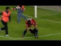 بالفيديو.. كلب ضال ضحية لاعب غاضب جدا