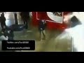 مشاهد اللحظات الأولى لانهيار حوض أسماك في مركز تجاري