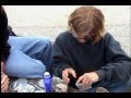 قمه النذاله لما تعطي طيور النورس حبوووب اسهااال